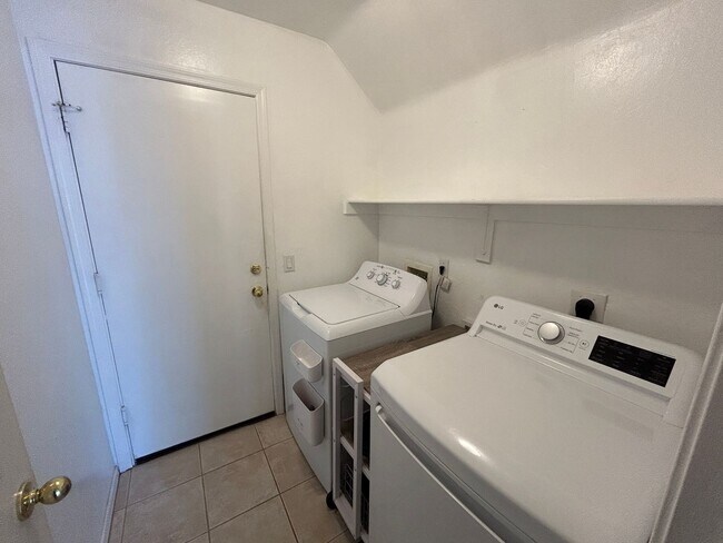 Building Photo - 4447 E Creosote Dr