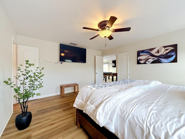 Building Photo - 4954 Castle St E