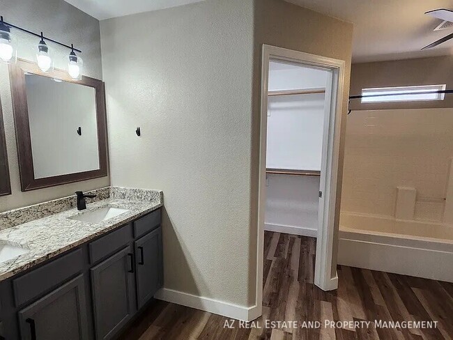 Building Photo - 8642 W Echo Ln