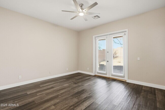 Building Photo - 7606 E Via Del Sol Dr