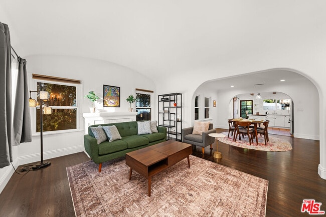 Building Photo - 2624 S Palm Grove Ave