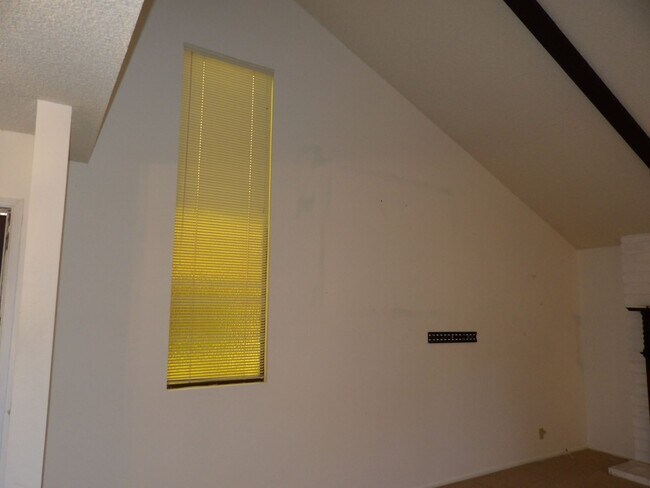 Building Photo - 3bd/2ba Mesa Circle Condo