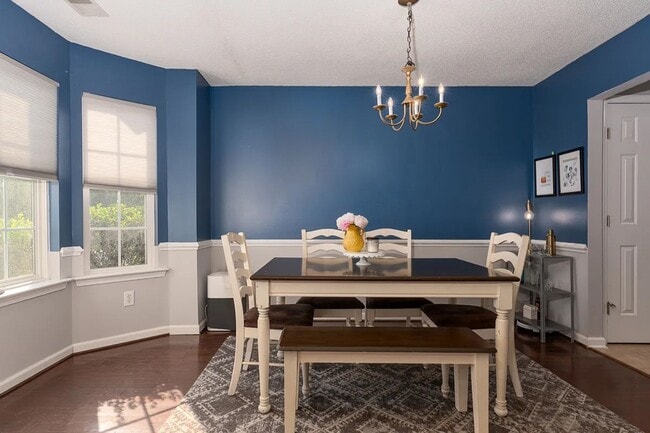 Building Photo - Spacious home located in the beautiful and...