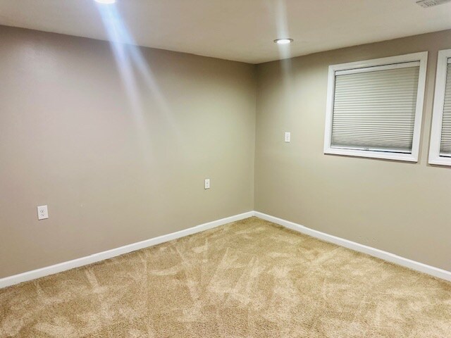 Building Photo - 224 Glenlake Dr