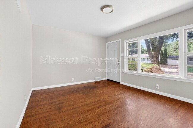 Building Photo - 10027 Lilac Ave