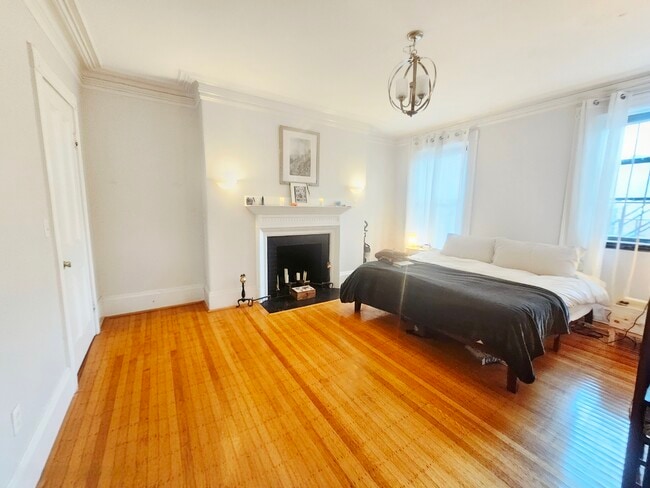 Building Photo - 429 Marlborough St