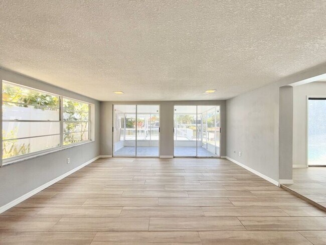 Building Photo - 8718 Thornwood Ln
