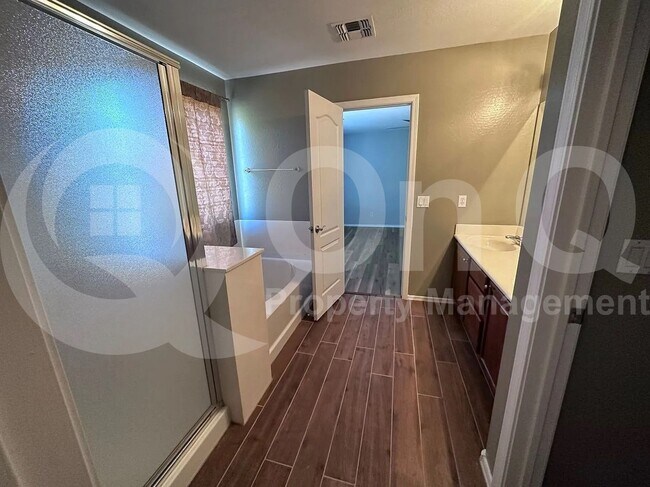 Building Photo - 6521 S Emerald Dr