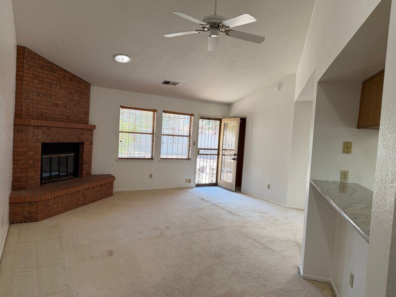 Building Photo - 5516 Cochiti Ct NW