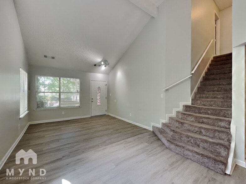 Building Photo - 545 Haymarket Ct