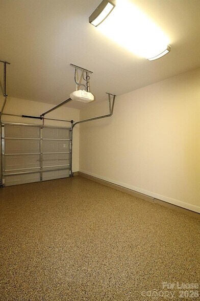 Building Photo - 2090 Shady Pond Dr