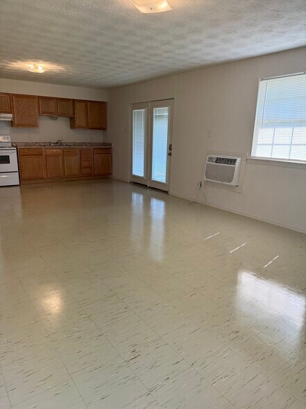 Building Photo - 109 Upsilon St