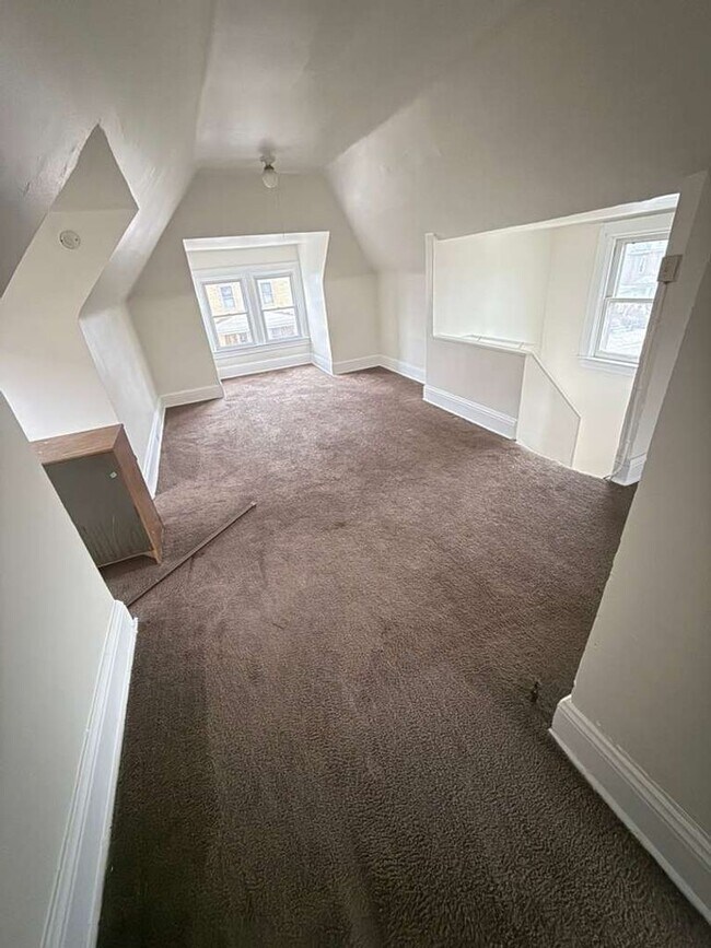 Building Photo - 3 Bedrooms 1 bath home for RENT!