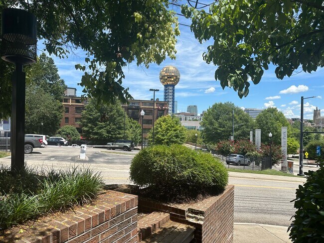 Building Photo - Spacious Renovated 3-Bedroom Condo Near UT Campus