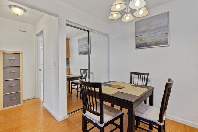 Building Photo - 2702 Somerset Park Cir