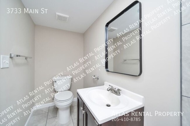 Building Photo - 3733 Main St