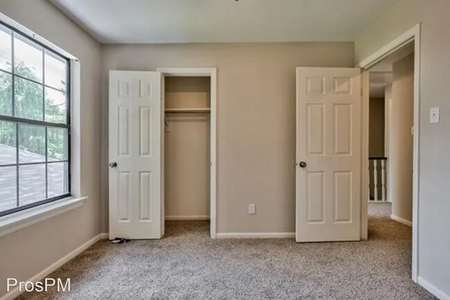 Building Photo - 5 br, 2.5 bath House - 2117 Summit Dr