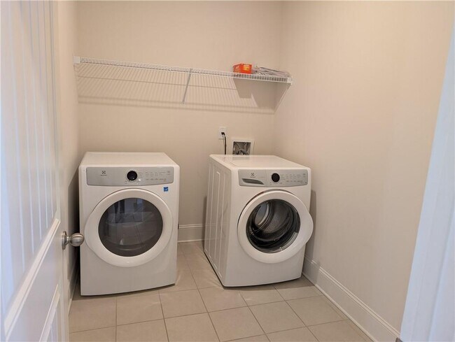 Building Photo - 2415 Copperfield Dr