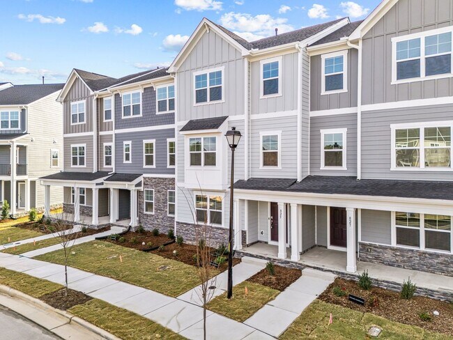 Building Photo - 825 Basswood Gln Trl