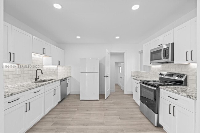 Building Photo - 326 191st St