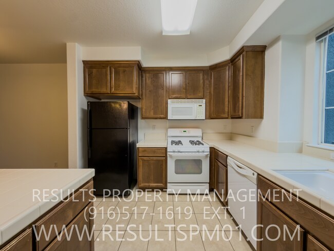 Building Photo - Excellent Natomas Townhouse