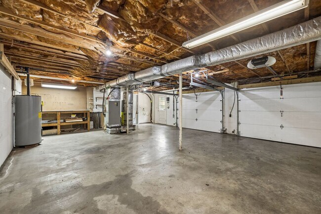Building Photo - Pet Friendly Four Bedroom with Basement!