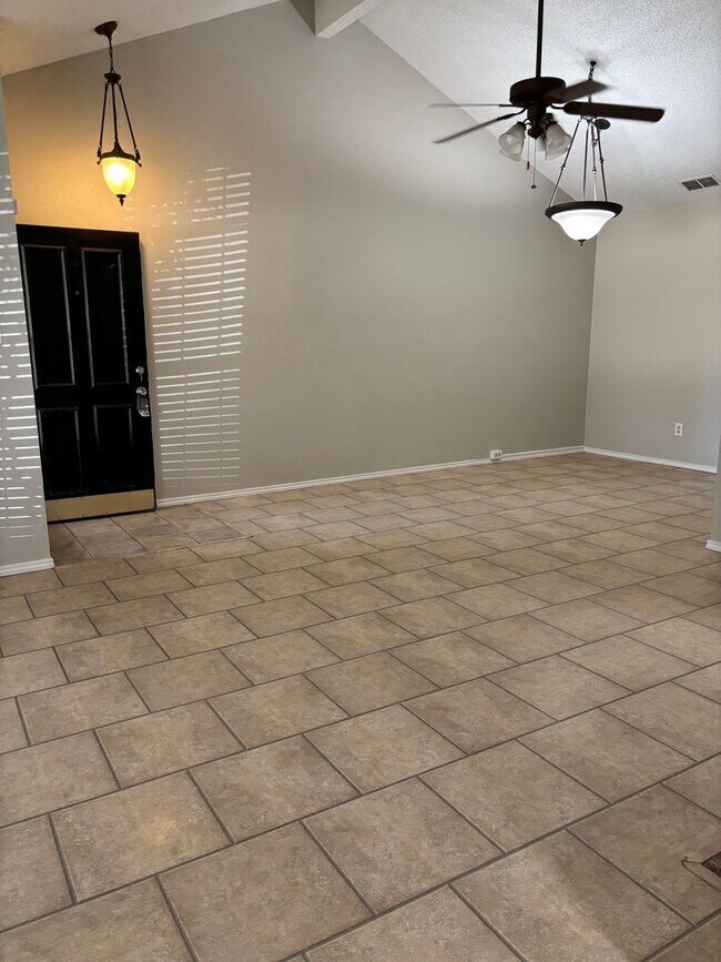 Building Photo - 104 Glade Shadow Dr