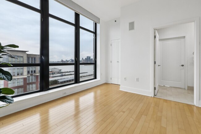 Building Photo - 1025 Maxwell Ln