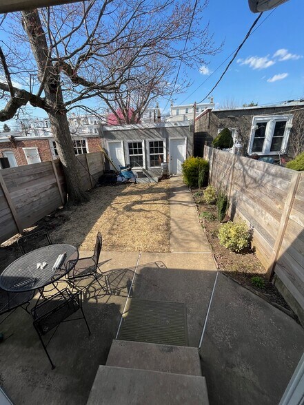 Building Photo - 338 Rector St