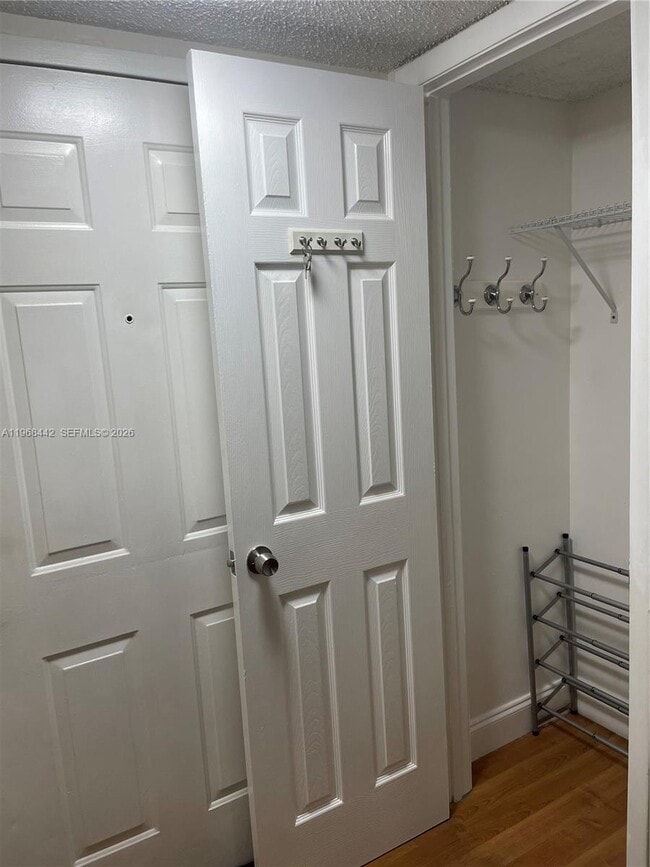 Building Photo - 570 S Park Rd