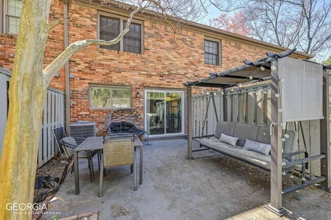 Building Photo - 3119 Colonial Way