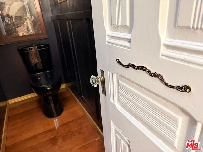 Building Photo - 370 Main St