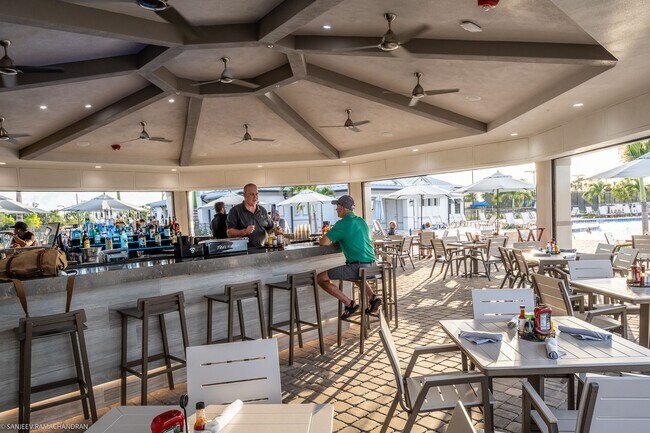 Building Photo - GOLF MEMBERSHIP - FANTASTIC VEWS- 3RD FLOO...