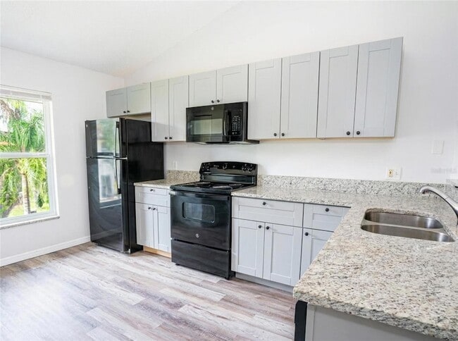 Building Photo - 3651 N Goldenrod Rd