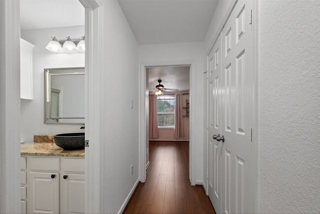 Building Photo - 1314 Glenwood Canyon Ln