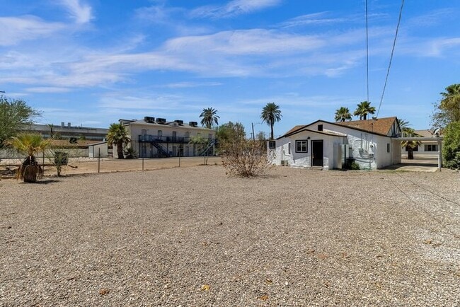 Building Photo - 1/2 MONTH FREE RENT MOVE IN SPECIAL!!! Brand new remodeled in the heart of downtown PHX