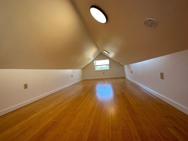Building Photo - 855 52nd St