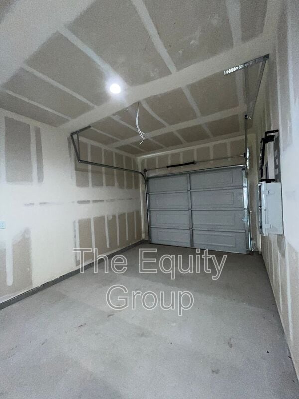 Building Photo - 4114 E Kaweah Ave