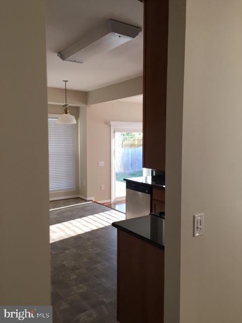 Building Photo - 2693 Maple Ridge Dr