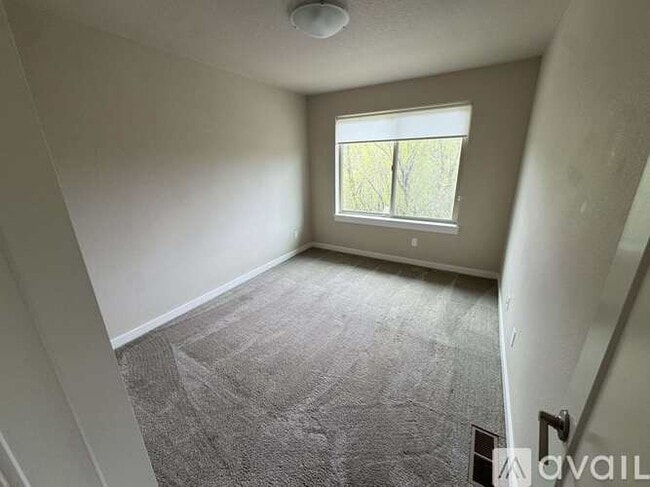 Building Photo - 87 SW Lancaster Ct