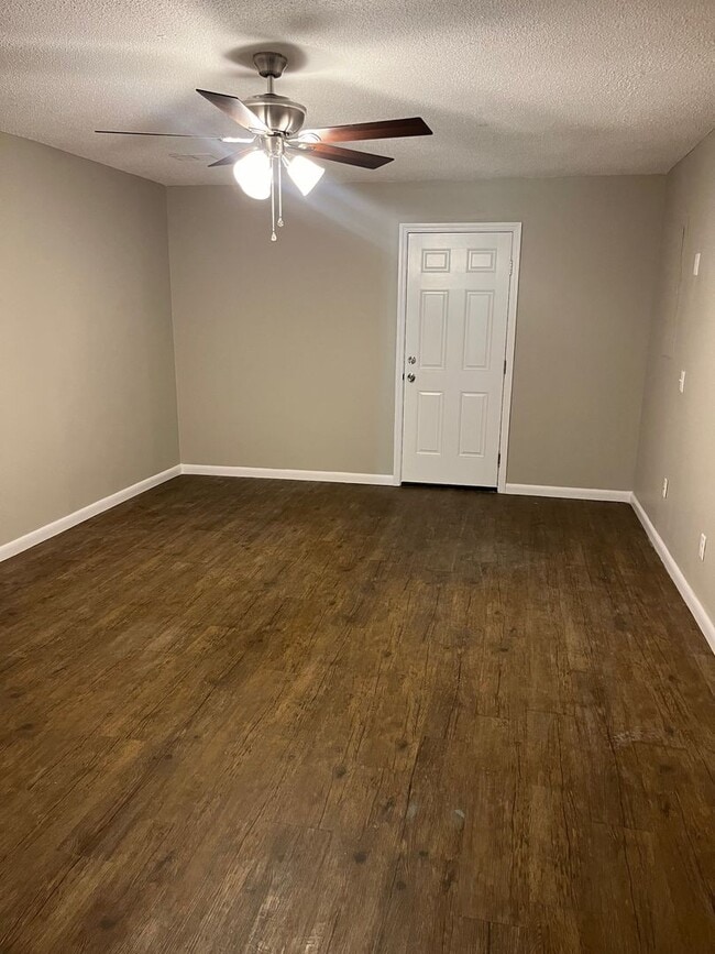 Building Photo - 198 Wendwood Dr