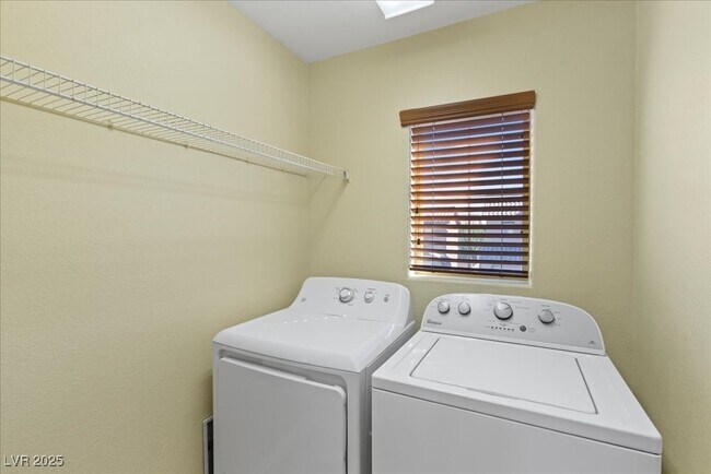 Building Photo - 4748 Golden Shimmer Ave