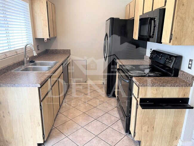 Building Photo - 3029 W Tonopah Dr
