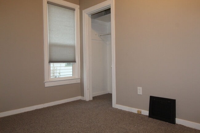 Building Photo - 4711 N Regal St