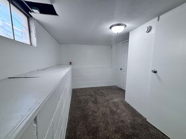 Building Photo - 4406 S 38th St