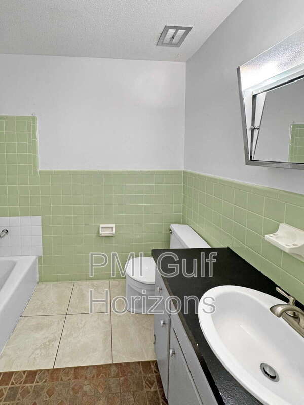 Building Photo - 8053 Malibu Cir
