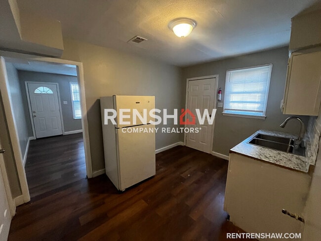 Building Photo - 877 Polk Ave