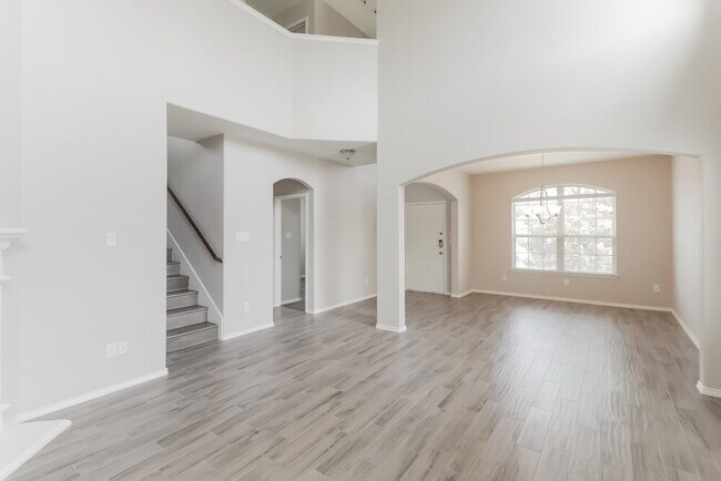 Building Photo - 1565 Acmite Ave