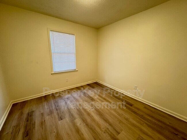 Building Photo - 1732 Melody Dr