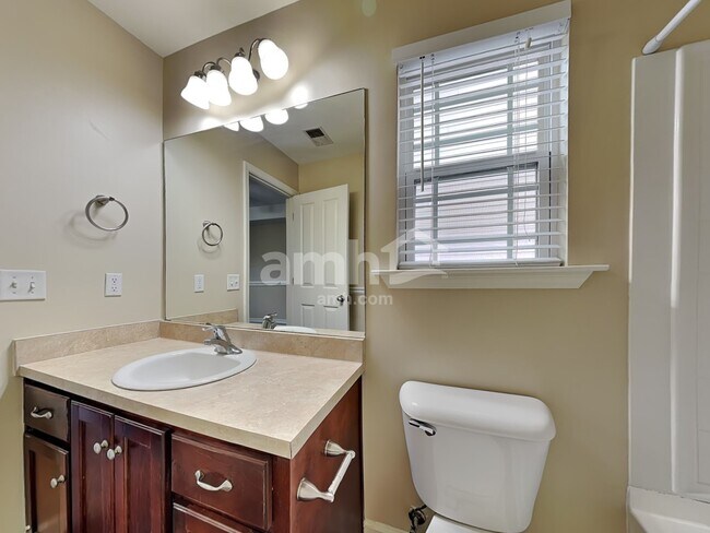 Building Photo - 60 Summer Hill Way